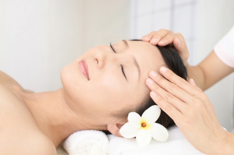 Ny frisersalong. Sov gott. Bekväm pool. Avslappnande trötthet.